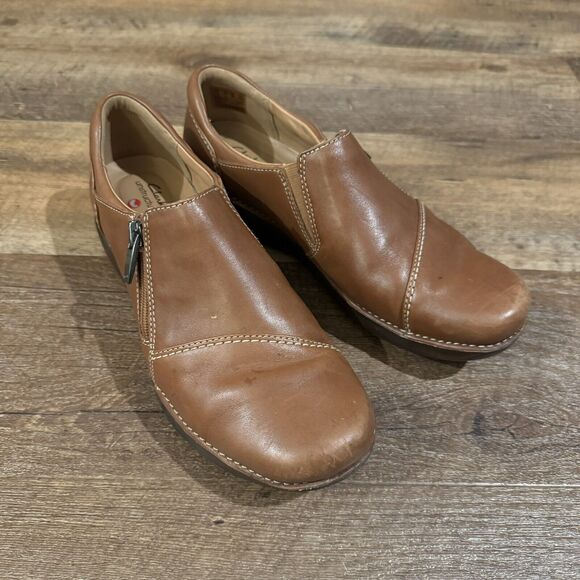 CLARKS Unstructured Appley Zip Womens Brown Leather Loafers Flats Sz 7.5 - Picture 1 of 16
